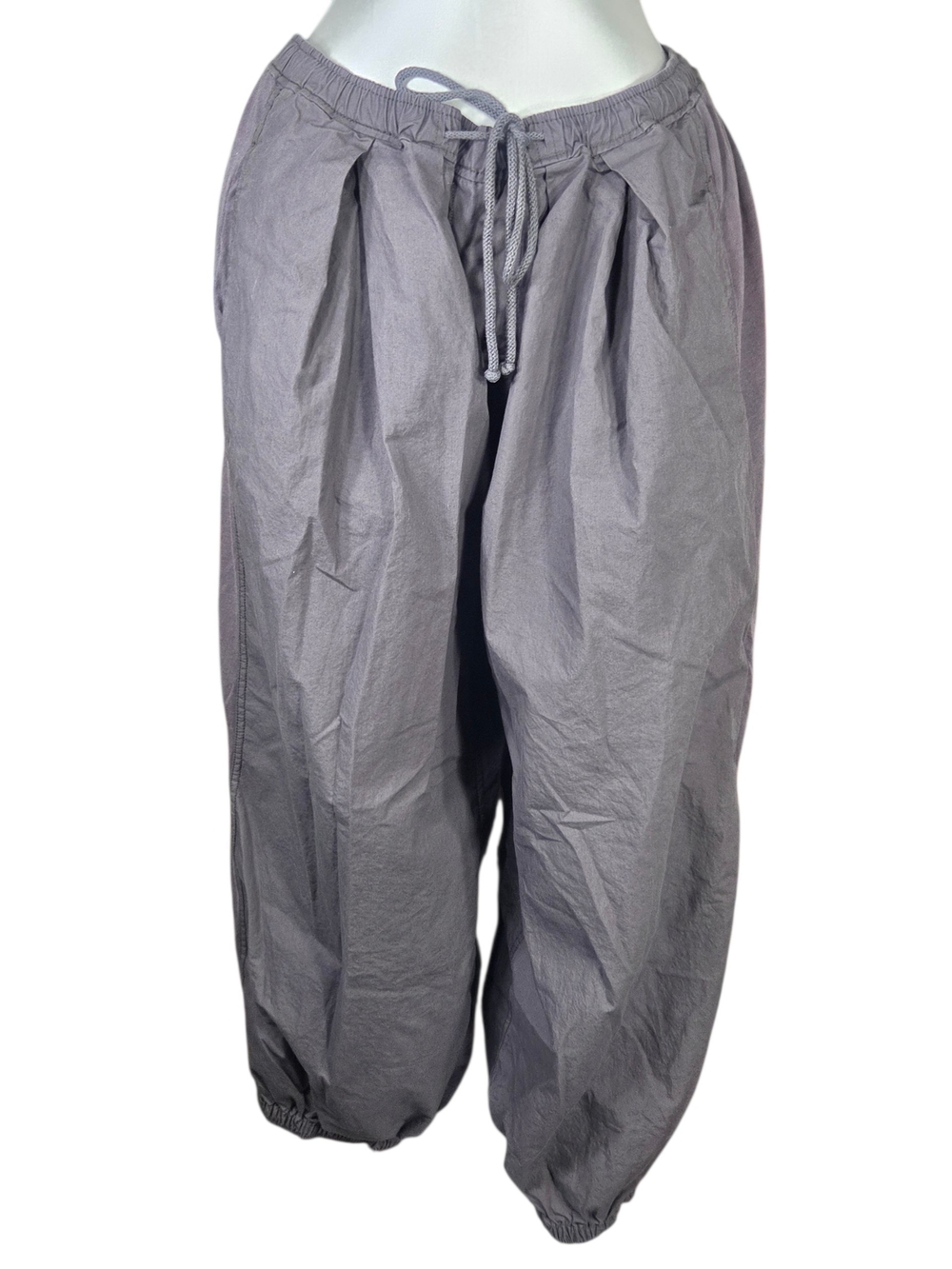 Anthropologie Men's Lightweight Drawstring Joggers in Gray. Size M